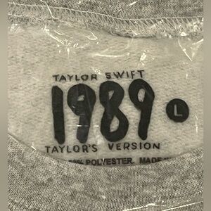 Taylor Swift 1989 Taylor’s Version Grey Crew